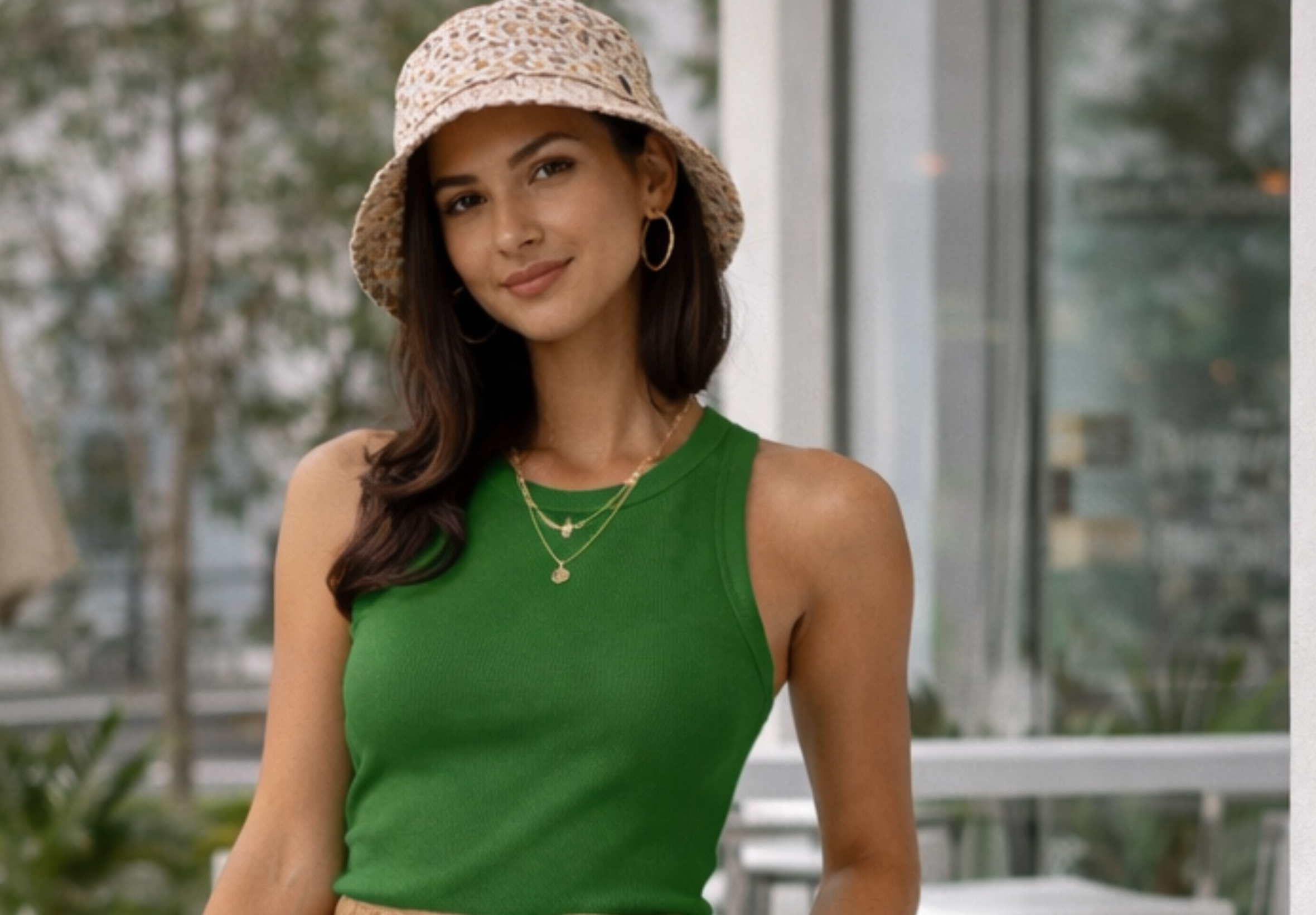 FITTED SLEEVELESS BLOUSE