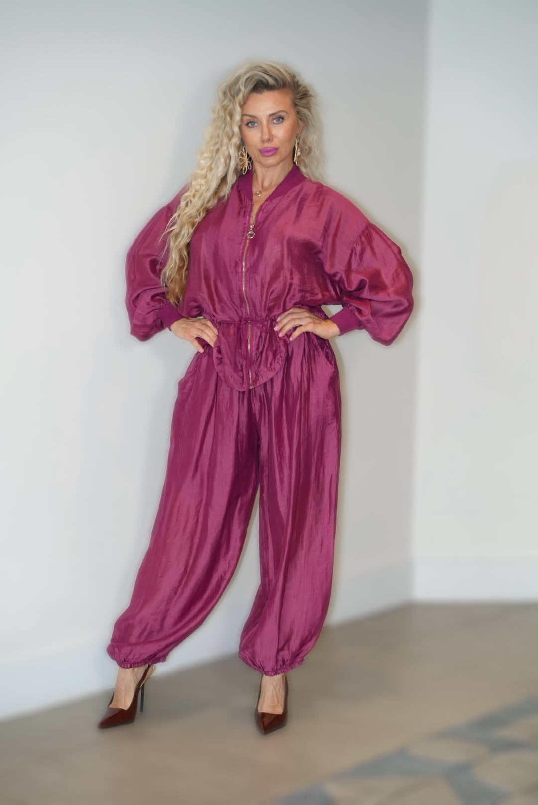 Tencel Jacket and Belted Pants Set in Rose gold on model