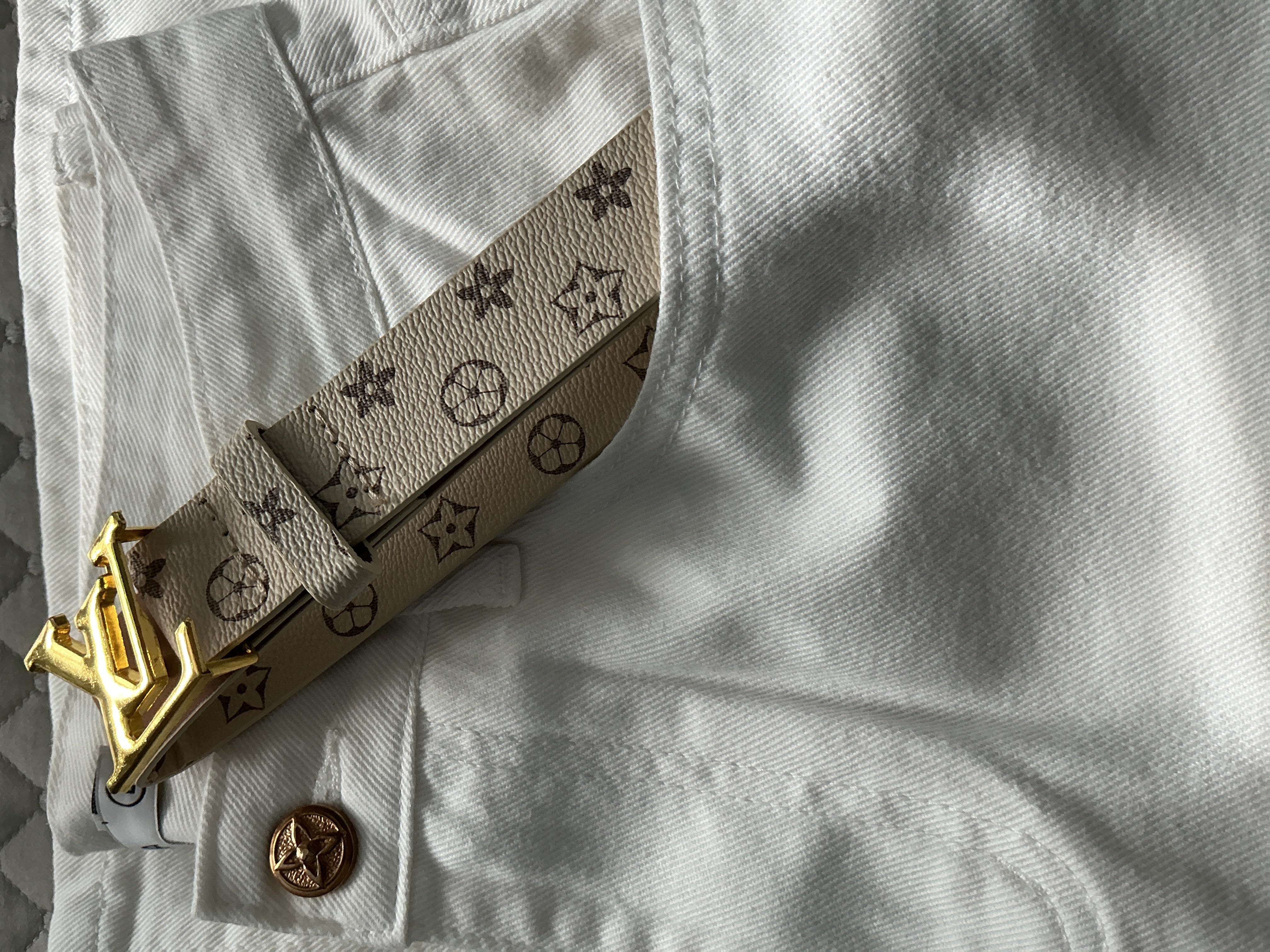 Italian White Jeans for Women – Elegant & Timeless