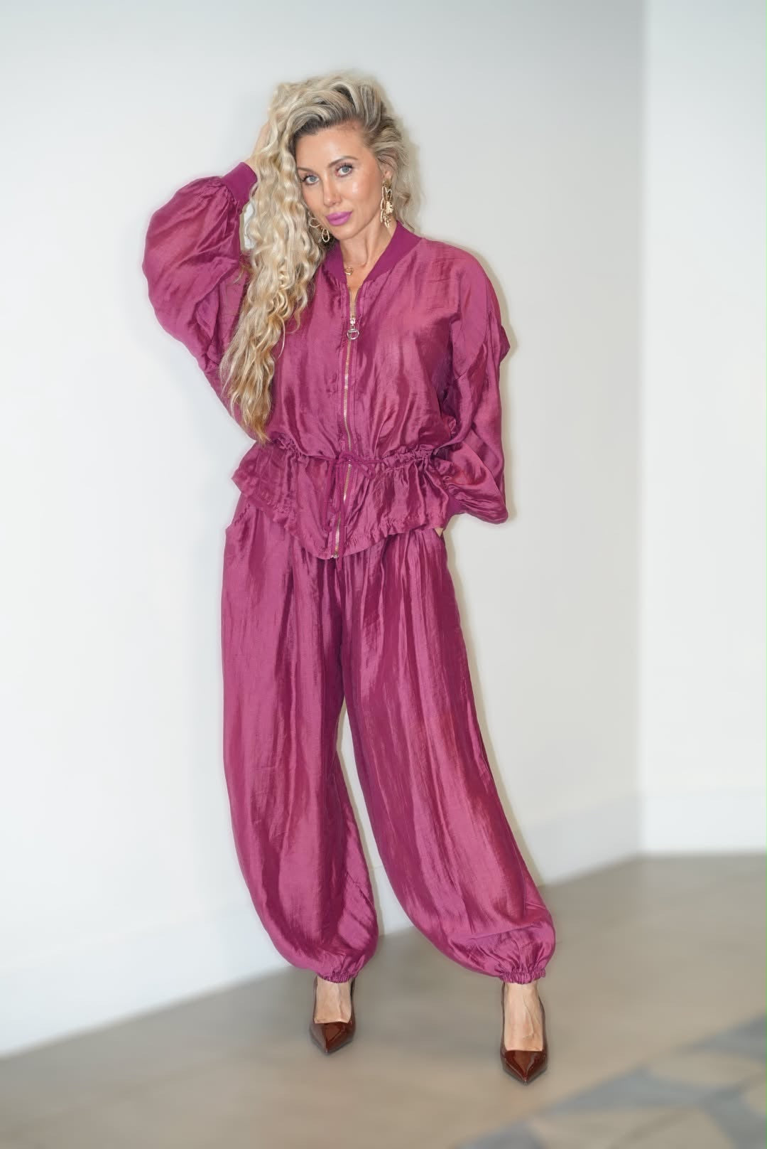Tencel Jacket and Belted Pants Set in Rose gold on model